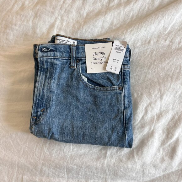 Abercrombie 90s Ultra High Rise 90s Straight Jean (Size 8) - Picture 2 of 3